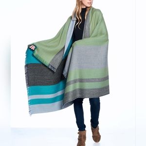 NWT large Alpaca Throw blanket